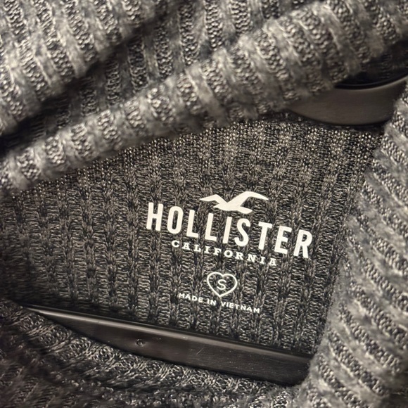 Women's grey Turtleneck Sweater - Picture 3 of 3